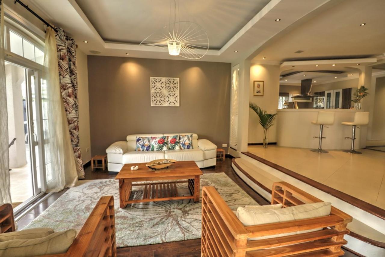 גראנדה באיה Happiness Villa 3 Bedroom Luxury Villa With Private Pool, Near All Amenities And Beaches Mauritius מראה חיצוני תמונה